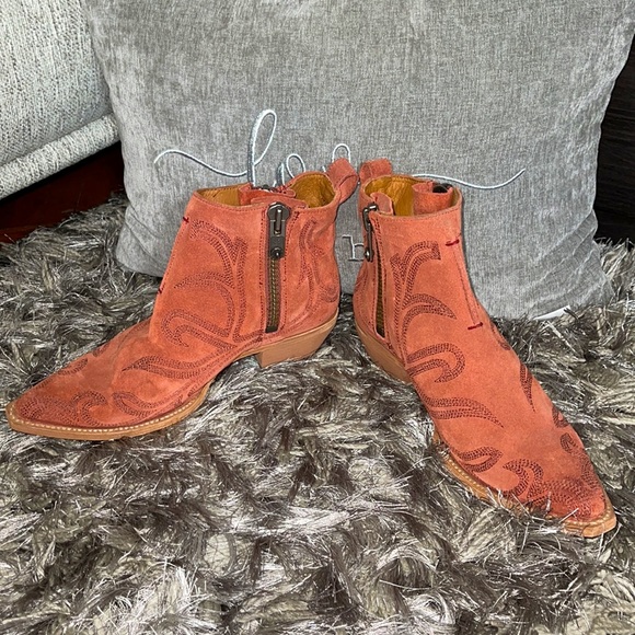 Sacha Primrose Shortie Frye Booties - Picture 4 of 11